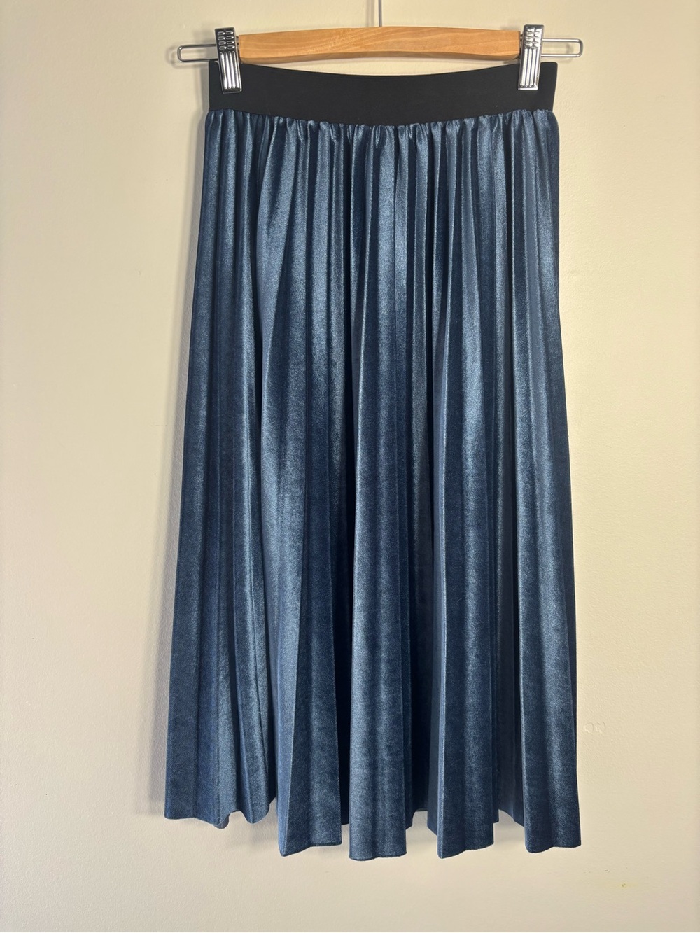 Pleated Velvet Midi Skirt - Blue